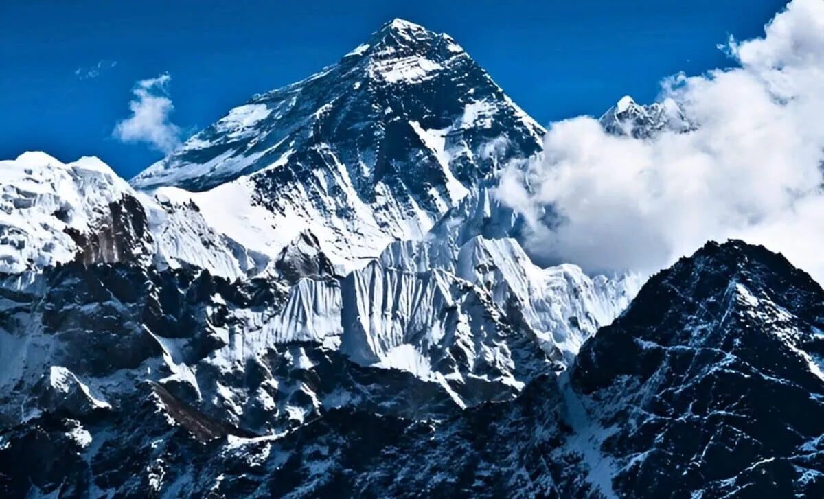 Вчені знайшли структури, що перевершують Еверест в сотні разів