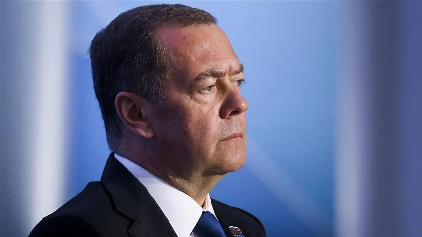 Медведєв пригрозив Франції та Британії ядерними ударами через «плани» озброїти Україну