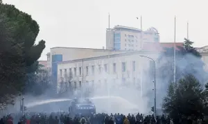 Франция отклоняет каждую третью заявку российских дипломатов