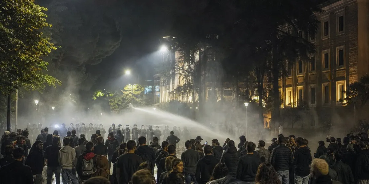 W Tiranie policja poinformowała o zatrzymaniu 16 uczestników studenckiego protestu — Balkan Insight