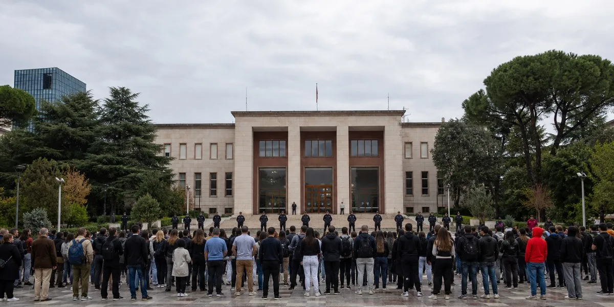 W Tiranie protest studentów zaostrzył się przy biurze premiera — Anadolu Agency