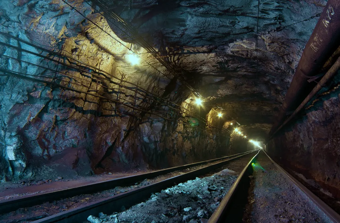 Росія шість годин гатила по шахті: двоє працівників поранені