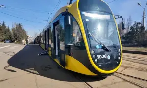 Фото: у Києві на вулиці Генерала Алмазова демонтували 46 рекламних конструкцій