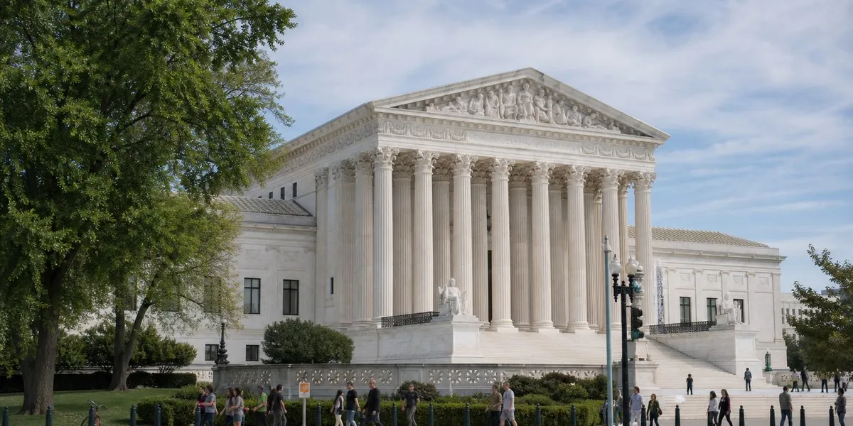 Адміністрація Трампа просить Верховний суд США дозволити тримати науковця під вартою — Dawn