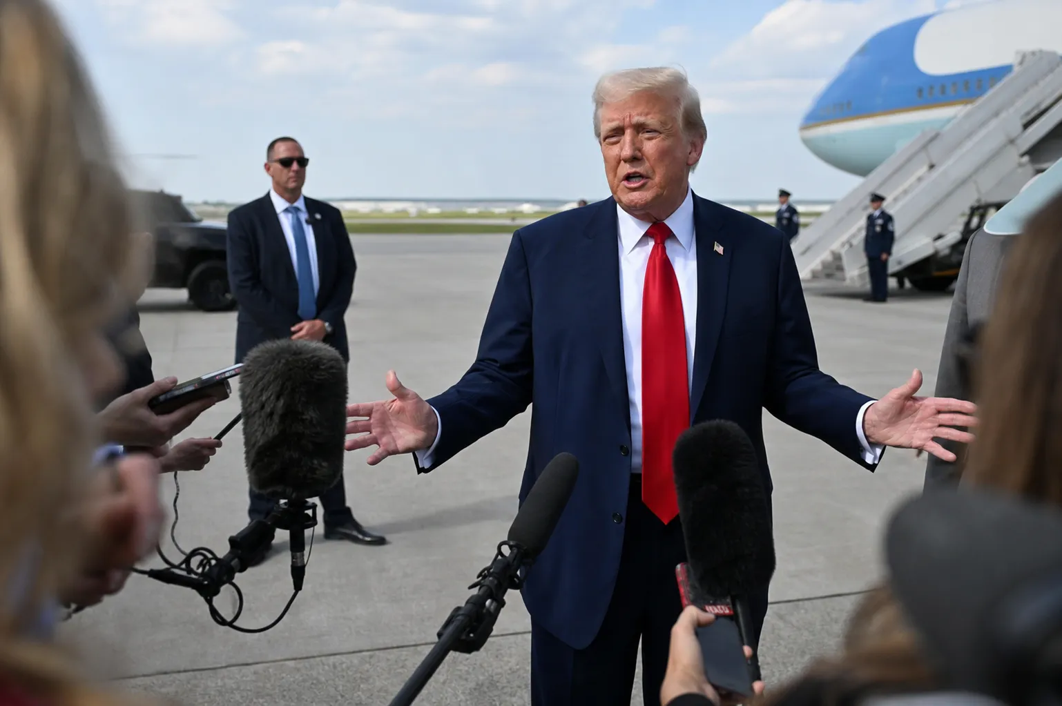 Трамп пригрозил бомбардировать Оман, если тот помешает завершению войны с Ираном