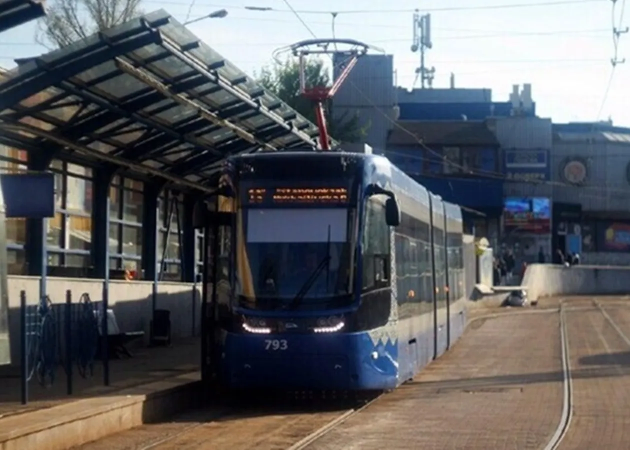 Відео: трамвай збив людину на Борщагівці