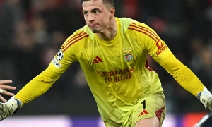 Фото: в Єгипті висміяли статую футболіста Салаха