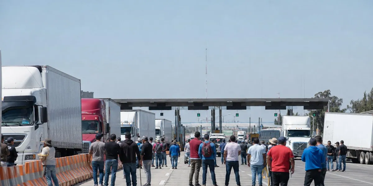 Carriers block Mexico’s roads over safety and tariffs — Mexico News Daily