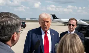 Трамп заявил о конструктивных переговорах с Зеленским и Путиным