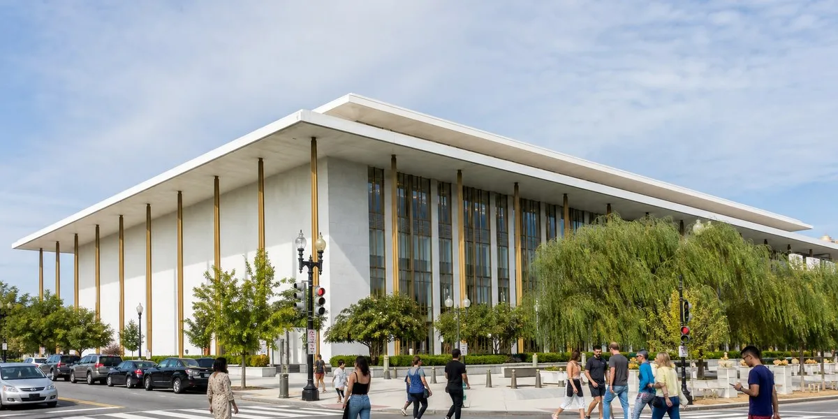 President Trump does not rule out demolishing the Kennedy Center in the US — The Hill