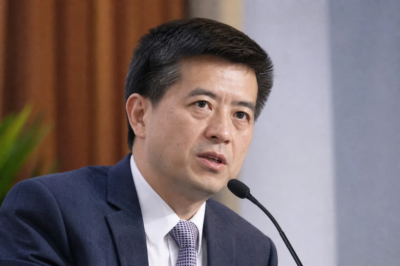 特朗普提名Hung Cao担任美国海军部长