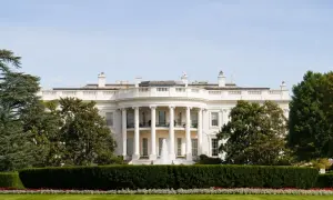CEO Cambridge Analytica отстранен из-за скандала с Facebook