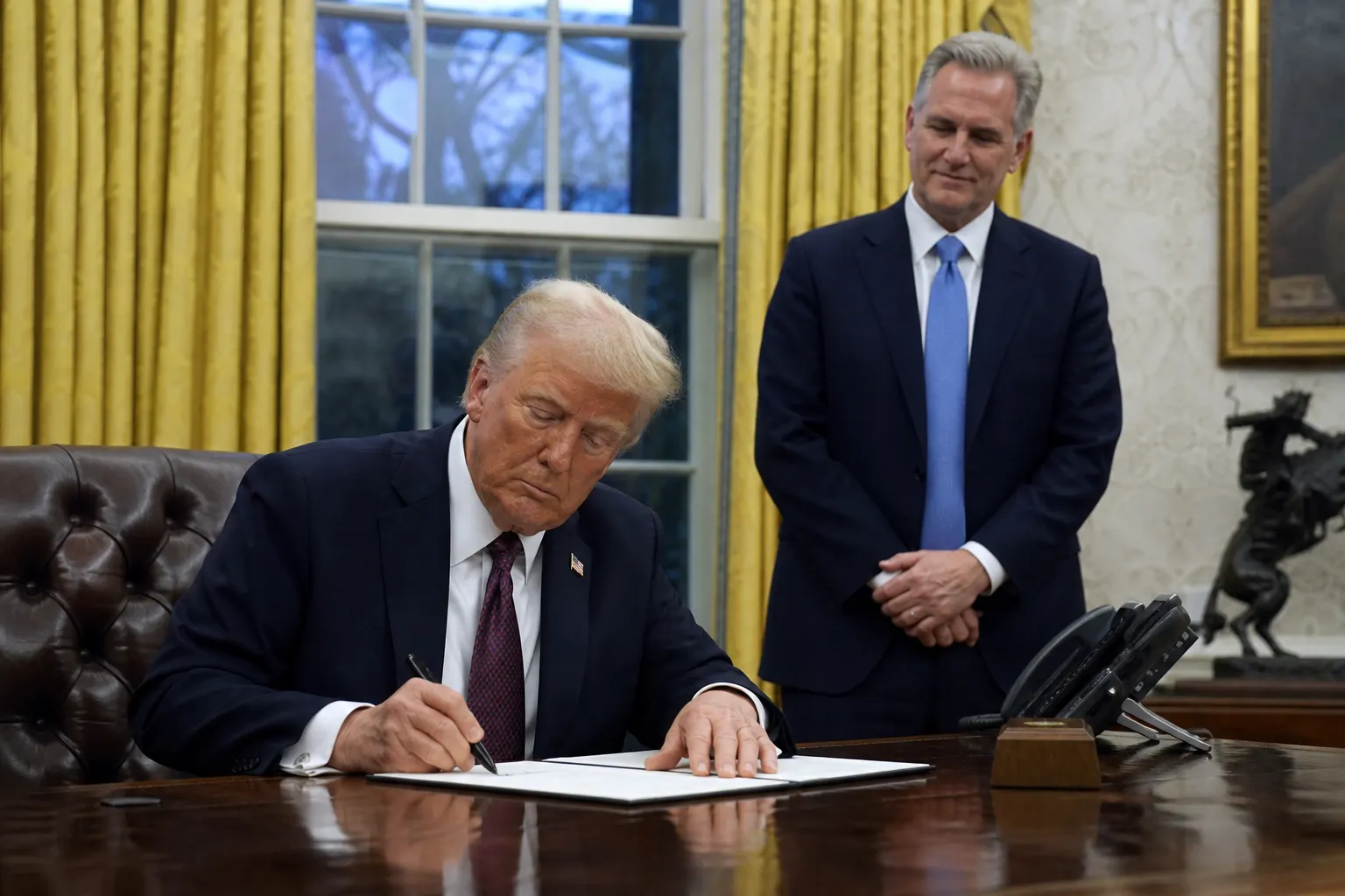 Трамп подписал указ с призывом сократить количество детских прививок в США