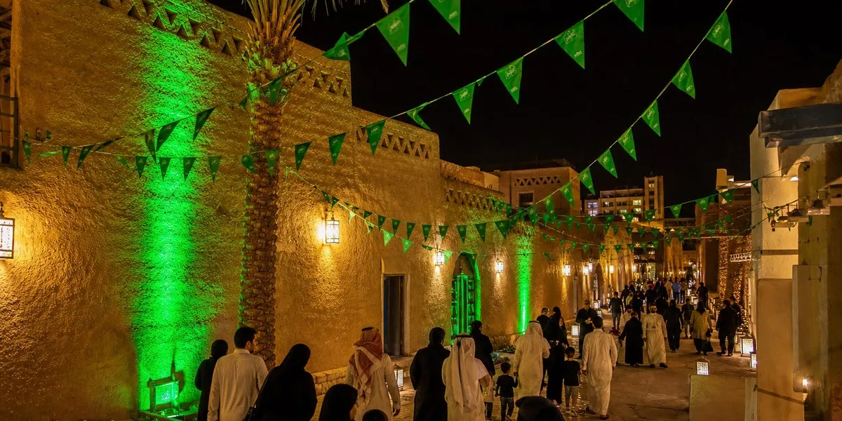 图赖夫街道为国庆日装饰一新 — Asharq Al-Awsat