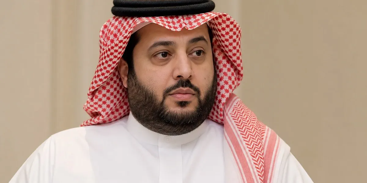 Turki Alalshikh tops Boxing News ranking for the third time