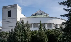 18-летнему жителю Квинсленда предъявили 30 обвинений — ABC News Australia