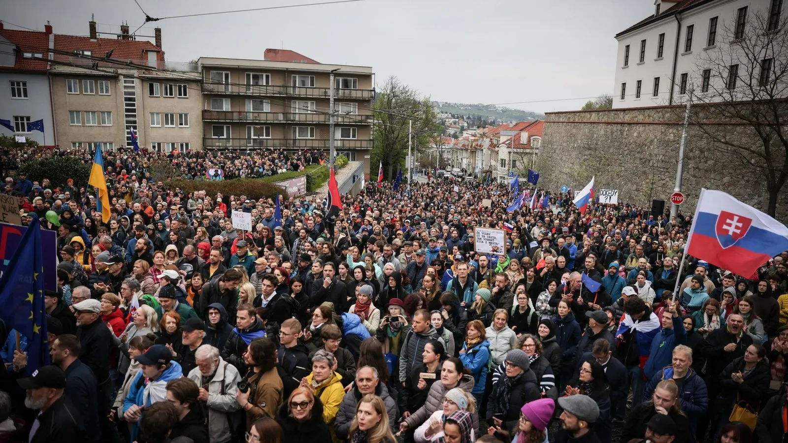 У Словаччині люди вийшли на вулиці через зміни у процедурі голосування на виборах