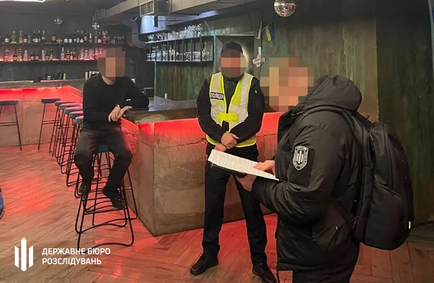 ДБР викрило коївських правоохоронців, які намагались перепродати квартиру померлої – відео