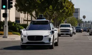 Tesla планирует построить фабрики по производству аккумуляторов и грузовиков Semi