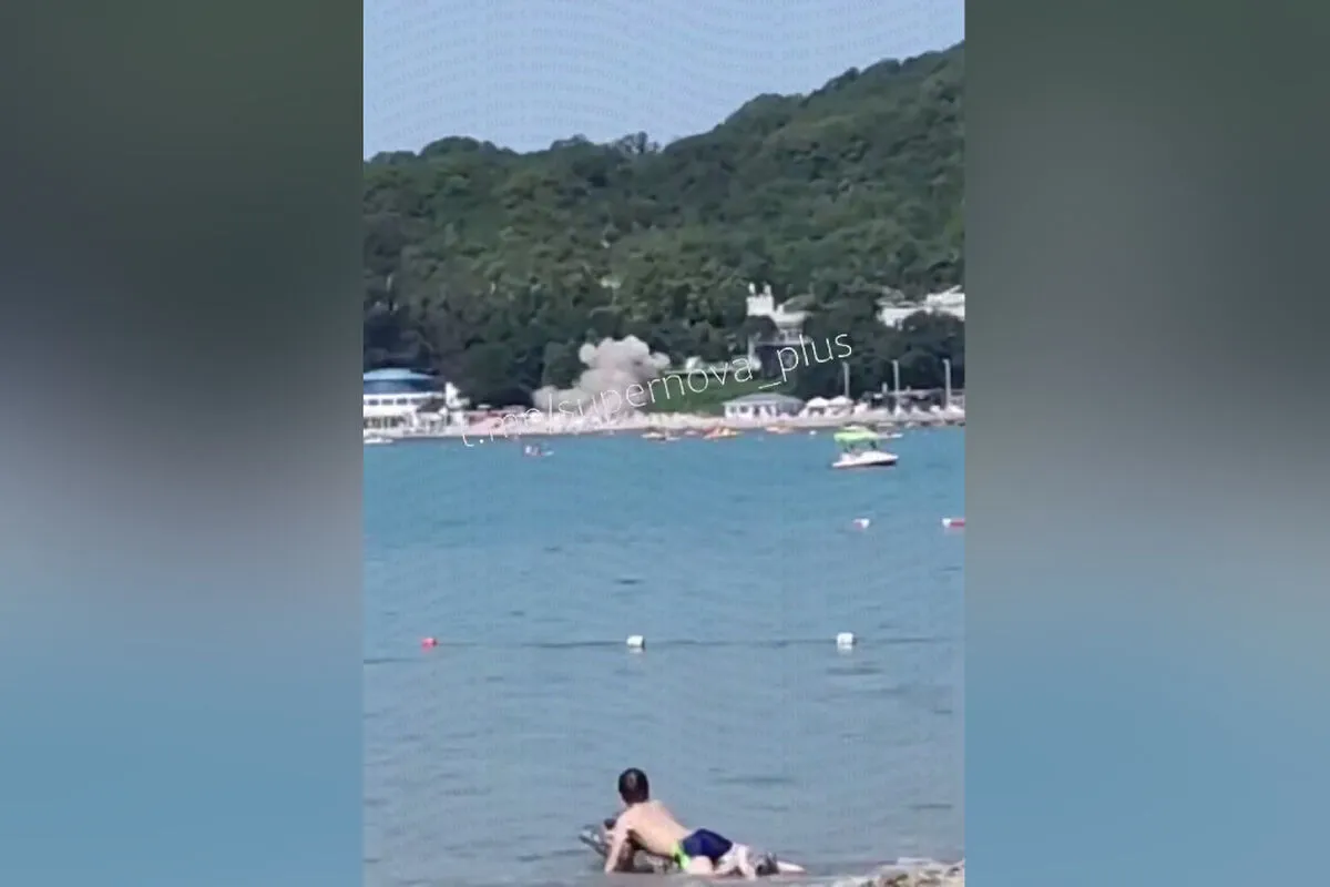Видео: в Краснодарском крае рядом с дворцом Путина на пляж упал дрон