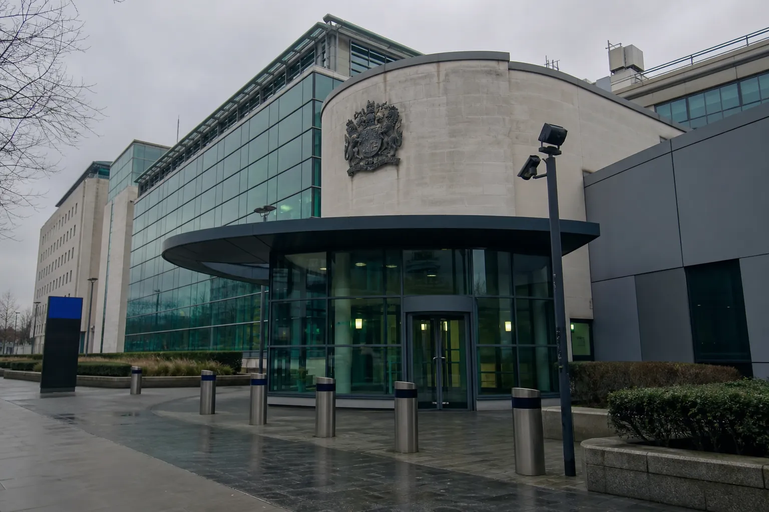 英国重启了对法拉奇住宅疑似纵火未遂事件的调查