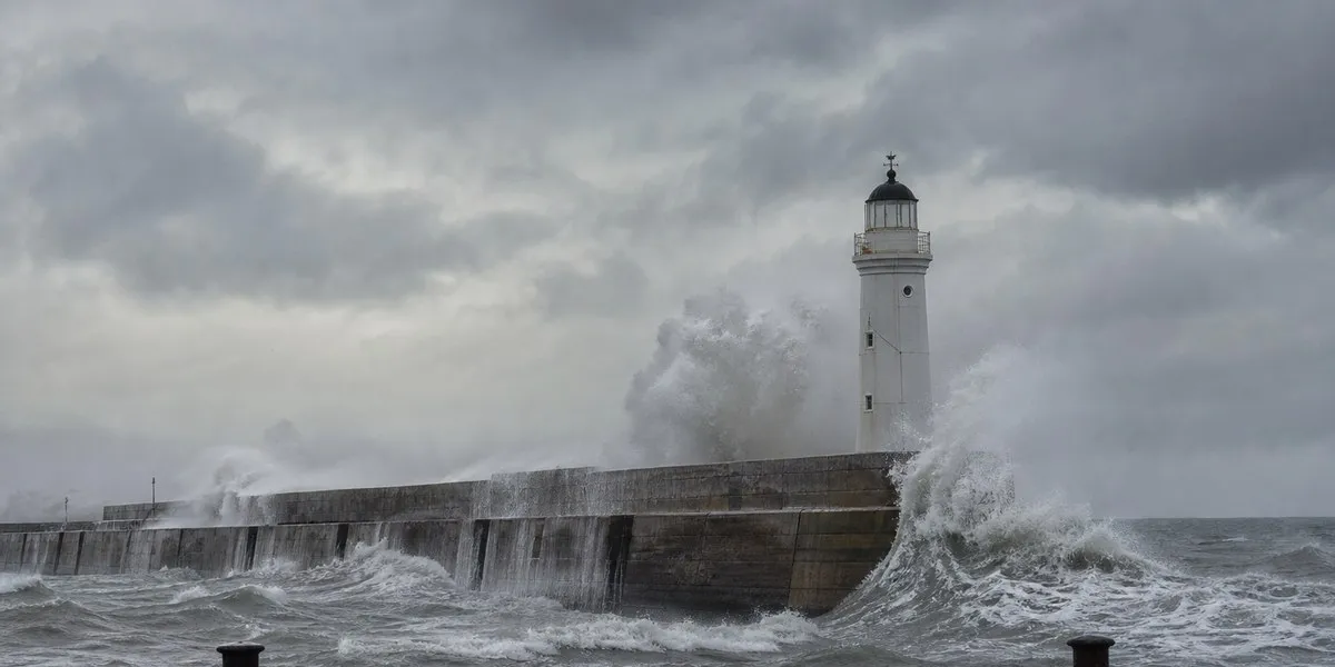 90,000 consumers left without electricity in Britain — The Guardian