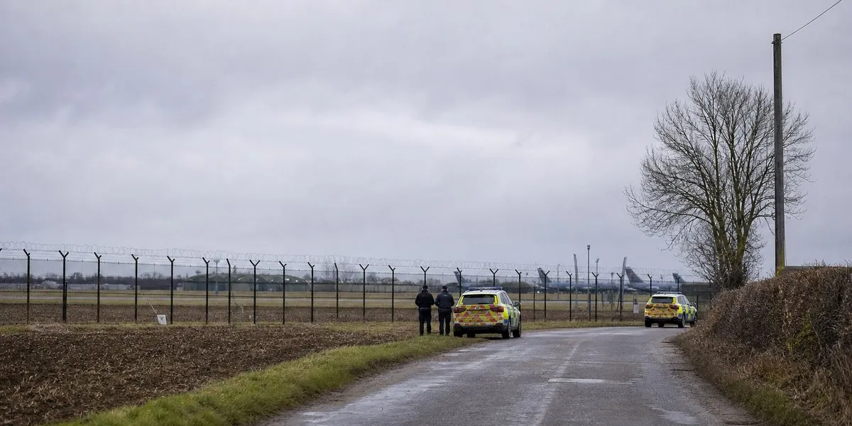 英国再次拘留两名涉嫌协助伊朗情报部门的人员——CBS News