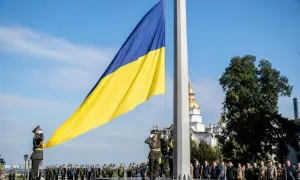 Фото, видео: Порошенко с группой поддержки явился на допрос в ГБР