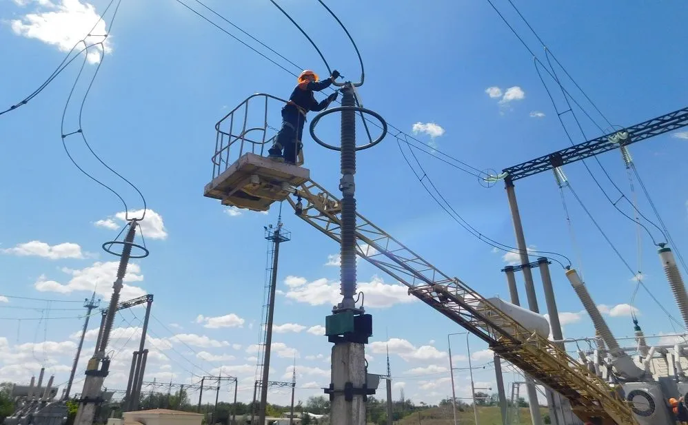На Миколаївщині понад 300 тисяч абонентів залишилися без світла через атаки РФ