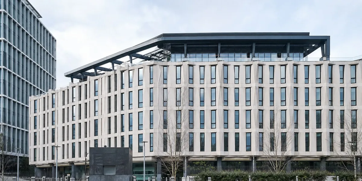 The Sun: США могли вивезти дипломата з Британії після обшуку