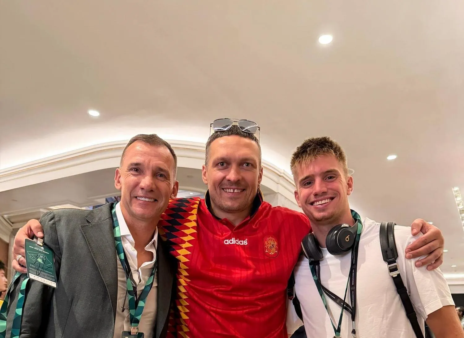 Усик зустрівся із легендою збірної Іспанії на фіналі чемпіонату світу-2026