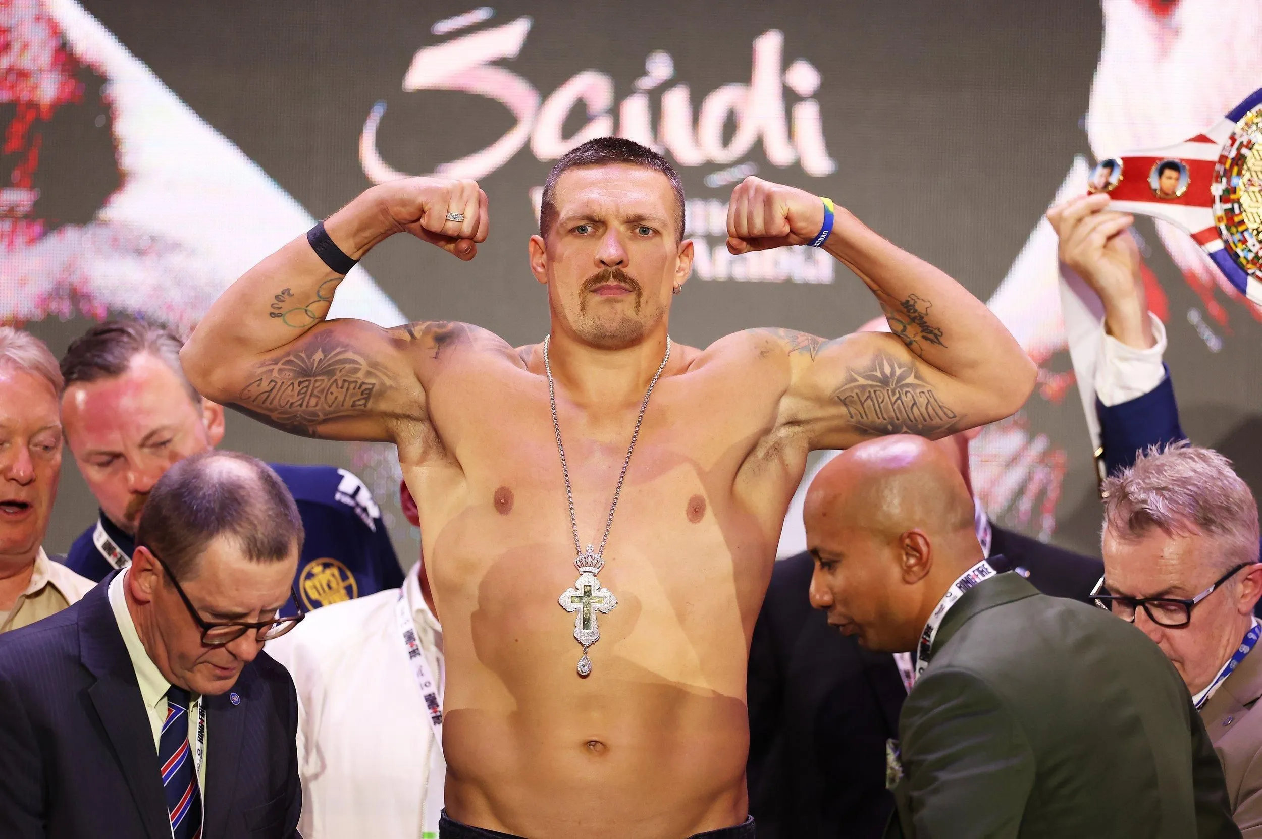 WBO вернула Усика в рейтинг после отказа от чемпионских поясов