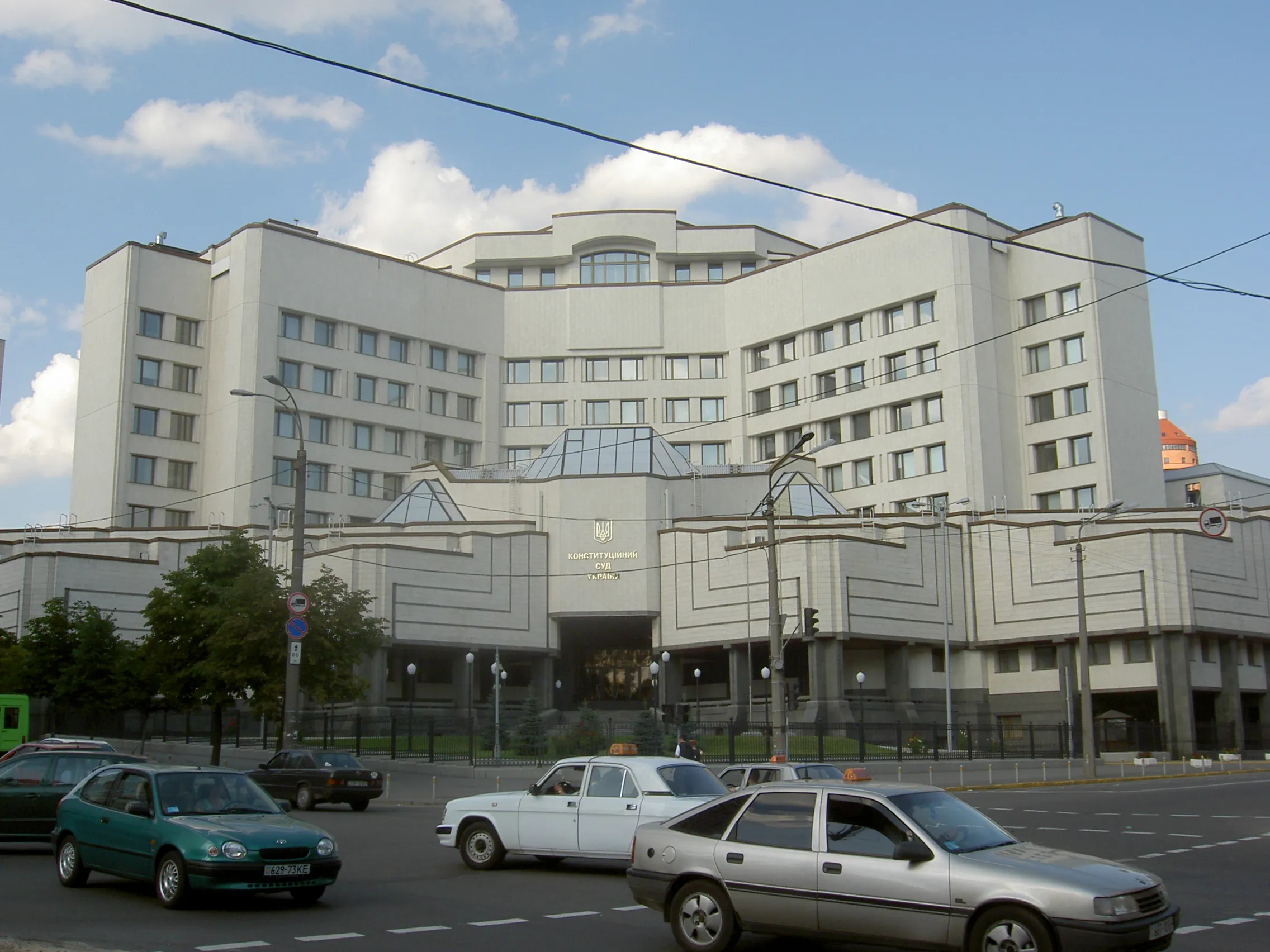 КСУ скасував норму про безальтернативне тримання під вартою за воєнні злочини
