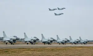 Канада направила в Украину самолет с военной помощью и инструкторами