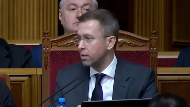 Корецкий заявил о злоупотреблениях при бронировании работников