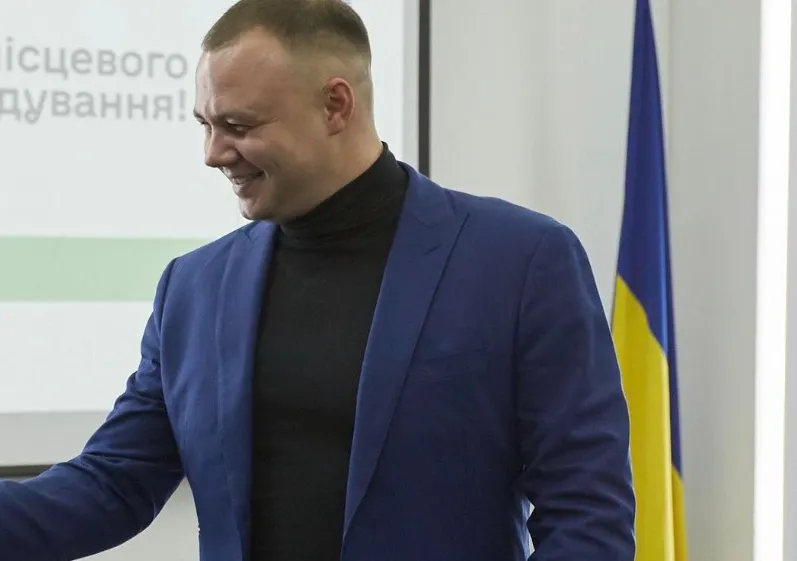 «Слуга народу» Кузьменко отримав перелом хребта через нечищені дороги у Києві