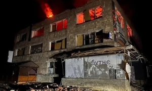 Росіяни вранці вдарили по багатоповерхівці у центрі Херсону