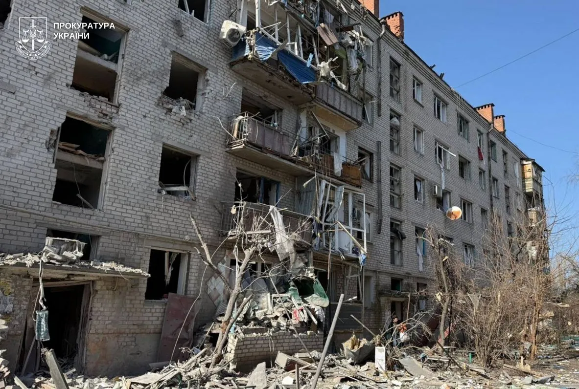 Россия нанесла авиаудары по Славянску, повреждены два многоэтажных дома