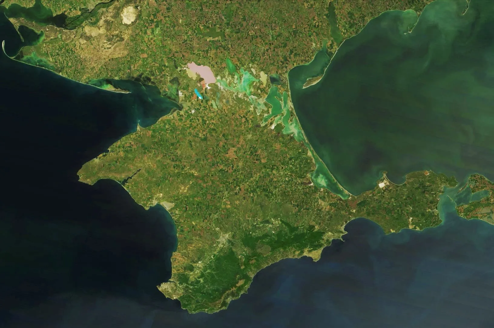 Up to 7,000 Russian families move to occupied Crimea every year