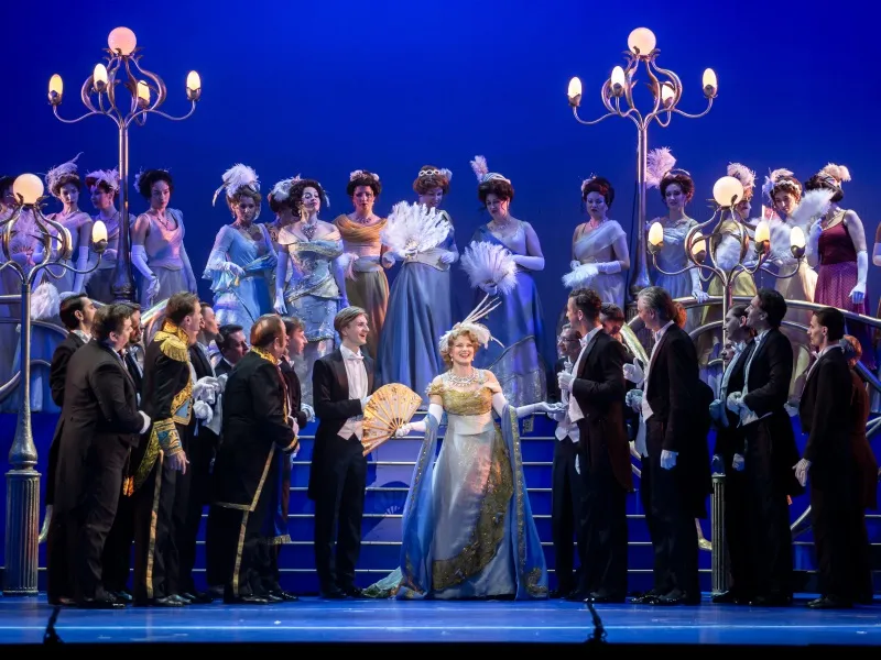 У Запоріжжі чиновники запросили дружин загиблих військових на оперету «Весела вдова»