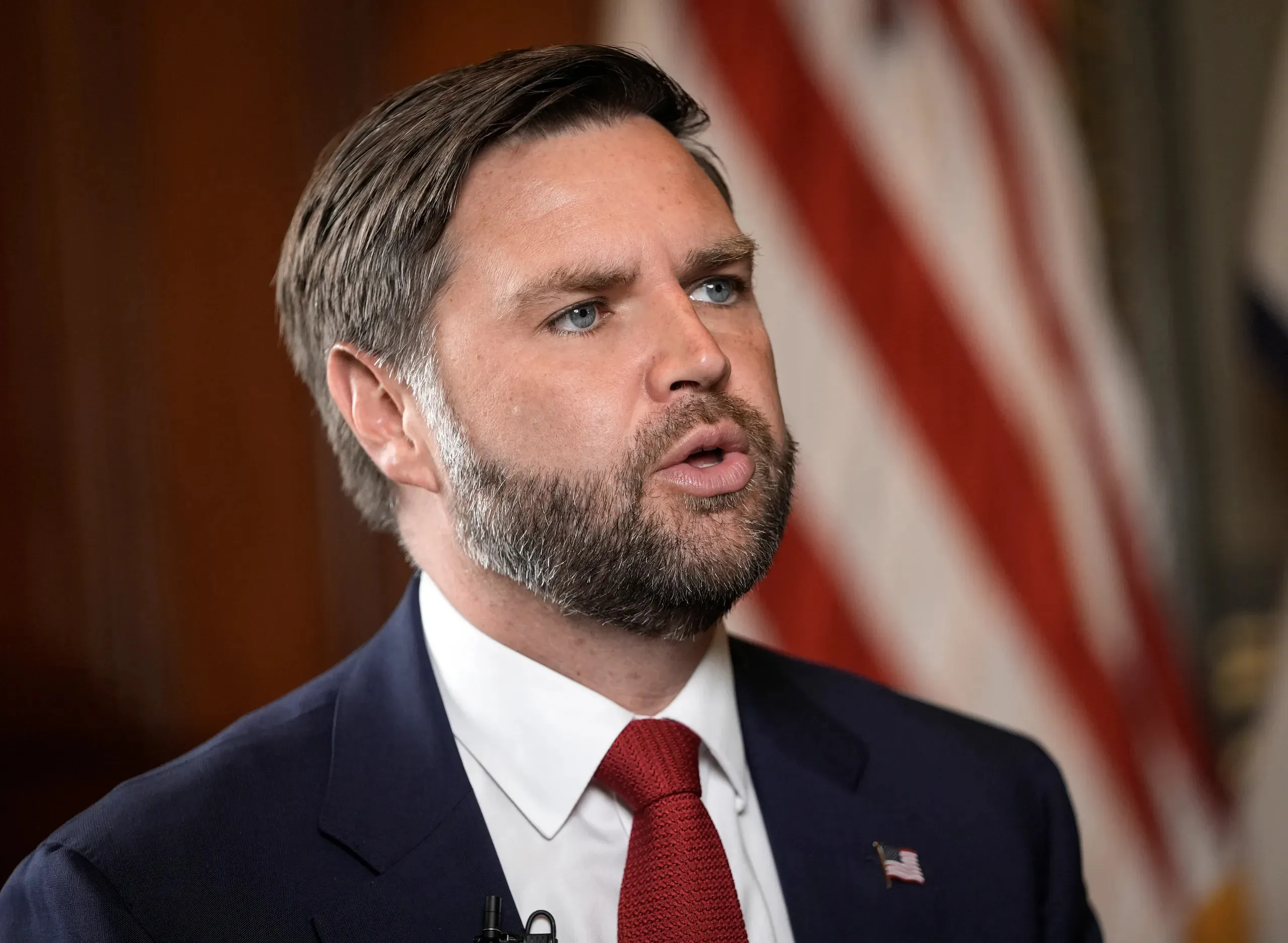 США діятимуть за принципом «Америка понад усе», але допускають співпрацю з рф, — Венс