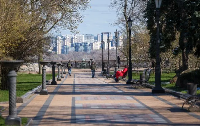 Погода на вихідних порадує сонцем і легким теплом