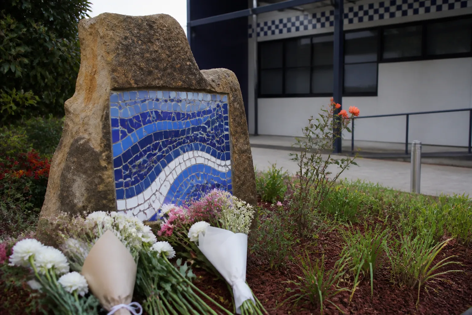 Victoria honors two police officers killed in Porepunkah