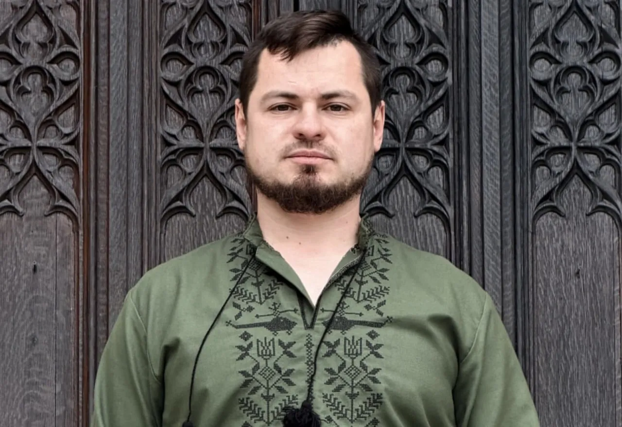 Як правильно відновити дерев'яні вікна: поради від майстра з семирічним досвідом