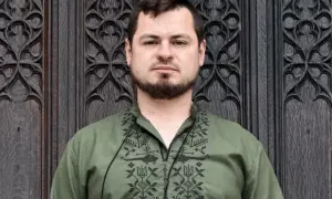 Як правильно відновити дерев'яні вікна: поради від майстра з семирічним досвідом