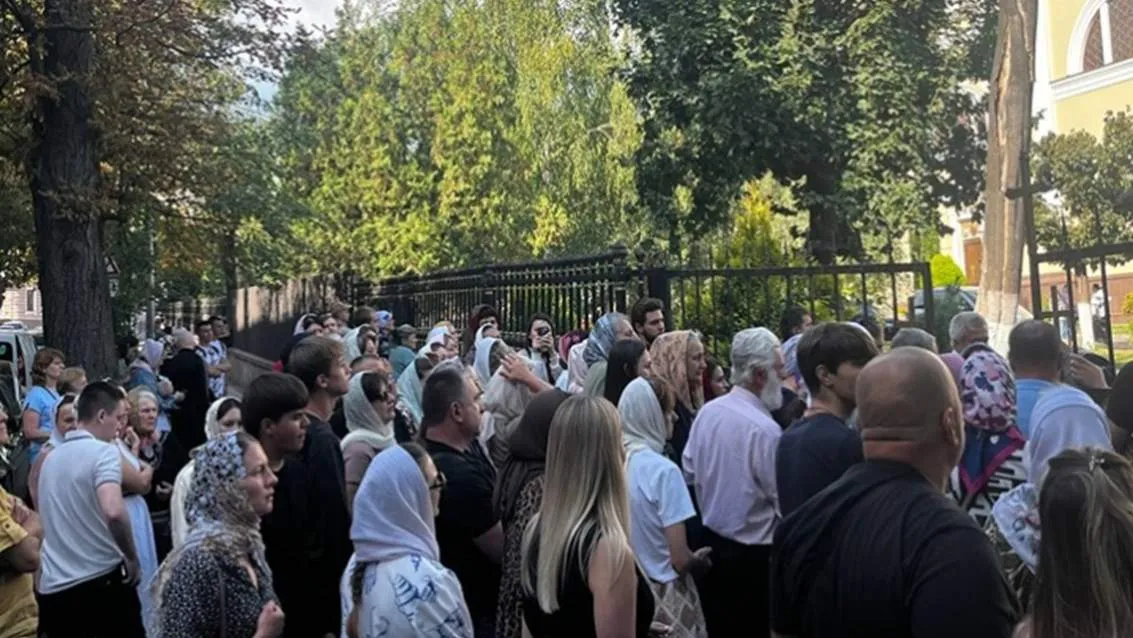 Прихильники московської церкви завадили передачі ПЦУ собору в Чернівцях