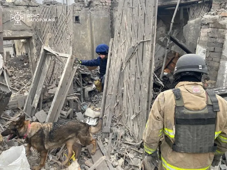 Наслідки авіаудару КАБами по Запоріжжю: 30 постраждалих, рятувальна операція завершена – фото