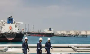 Ceny ropy spadły po oświadczeniu prezydenta Trumpa o rozmowach z Iranem — Asharq Al-Awsat