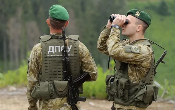 Відео: на кордоні з Румунією затримали групу ухилянтів Відео: на кордоні з Румунією затримали групу ухилянтів
