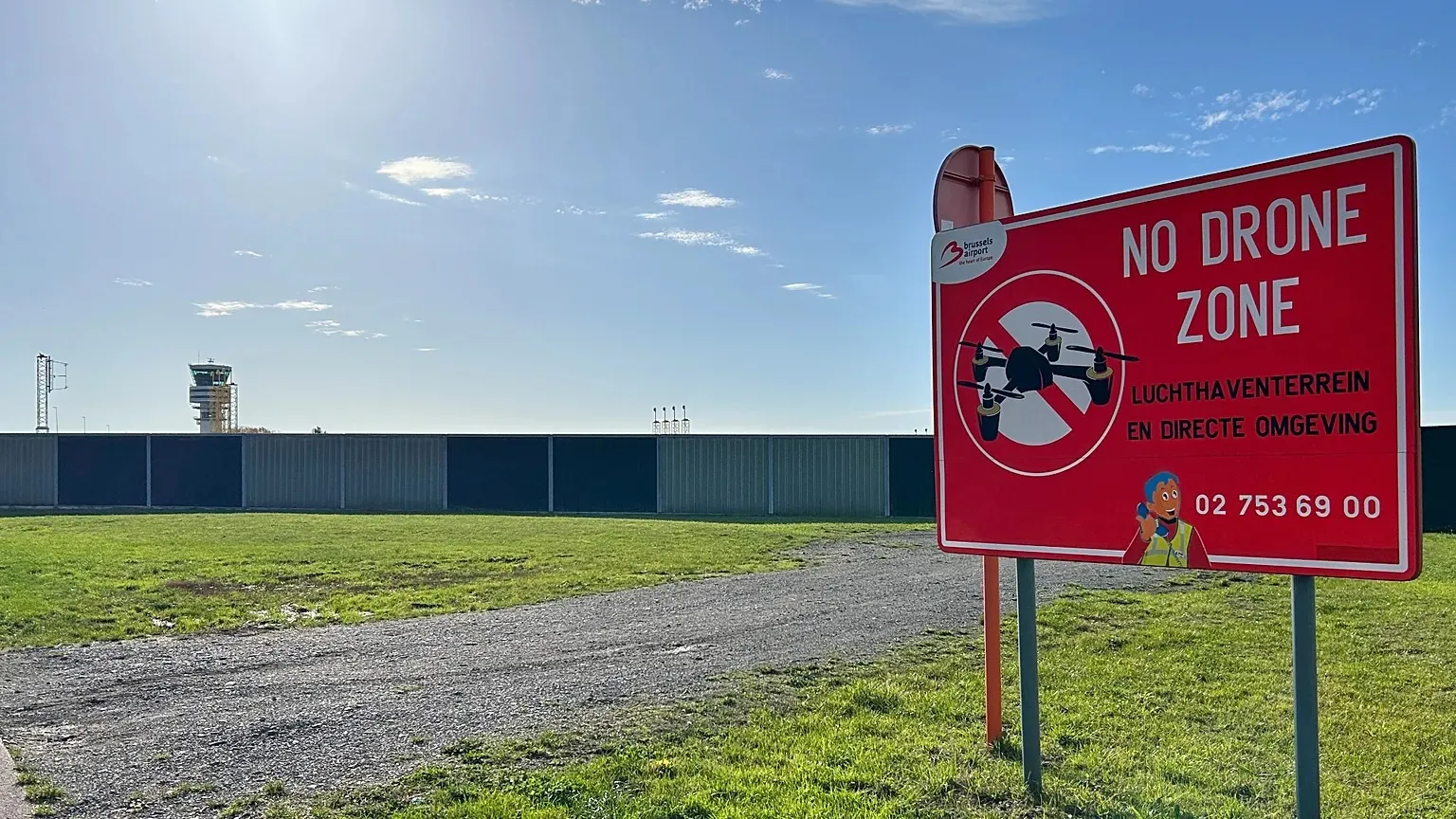 Великобританія відправляє фахівців з протидії дронам до Бельгії через нещодавні вторгнення